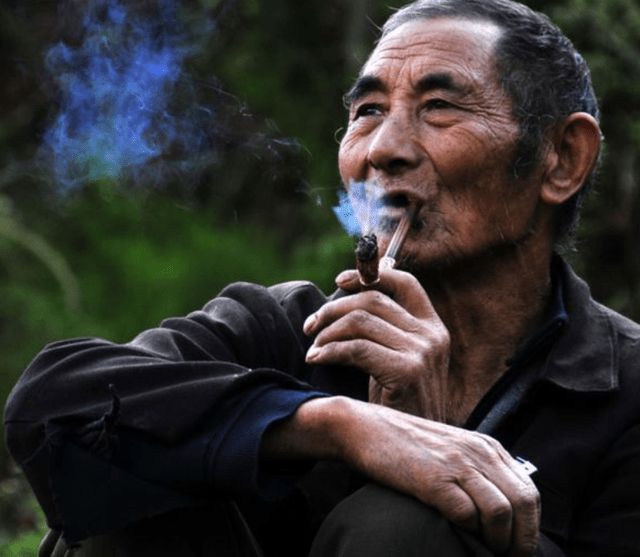 吸烟有爆珠_烟用爆珠对身体有害_抽有爆珠的烟会不会杀精