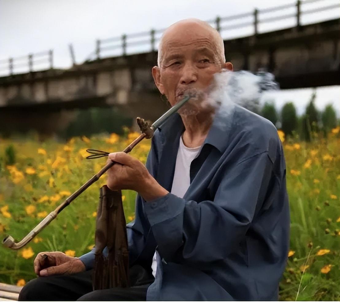 爆珠香烟能吸进肺吗_爆珠烟可以咬破吗_烟用爆珠能吃吗